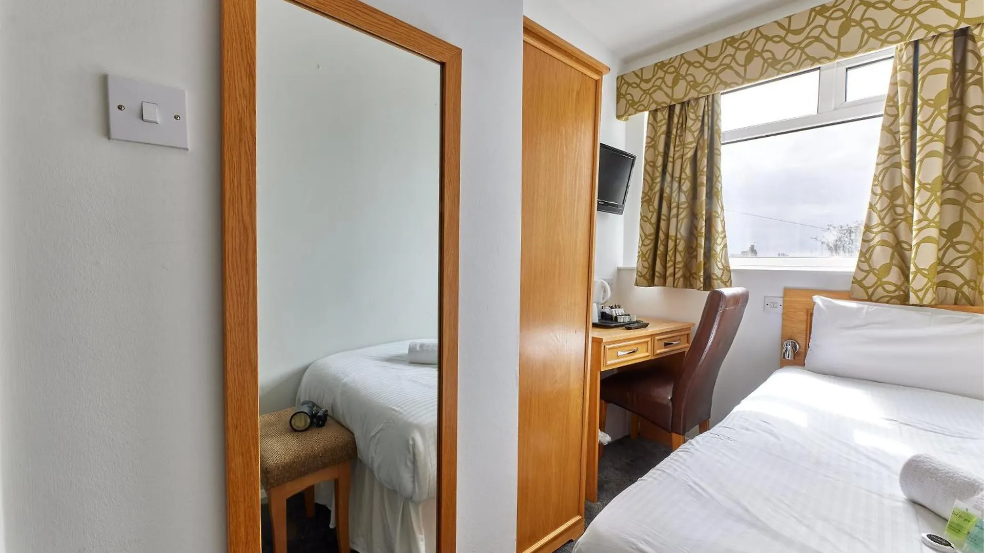 Properties Unique Dene Rooms - Single Room Newcastle upon Tyne 0*,