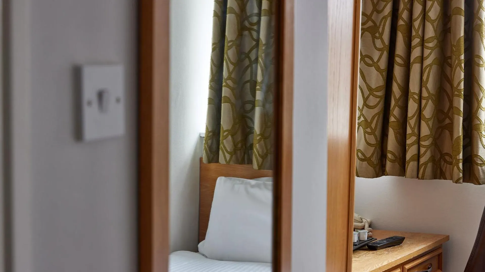 Guest house Properties Unique Dene Rooms - Single Room Newcastle upon Tyne
